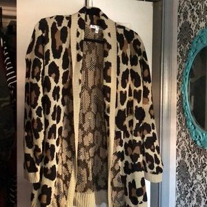 Cute comfy cheetah cardigan.